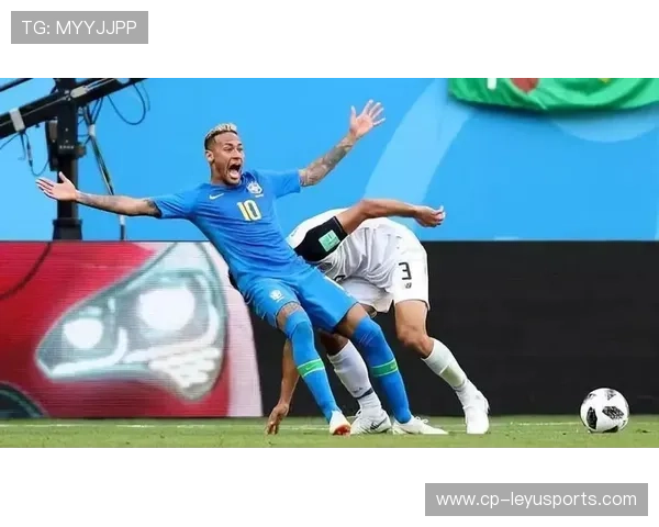 内马尔急停后脚尖轻触制造绝妙传递，巴西快速推进