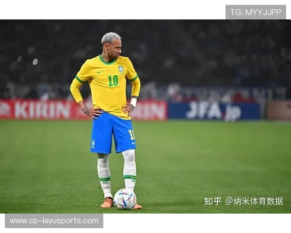 内马尔任意球弧线破网，巴西再现经典一刻