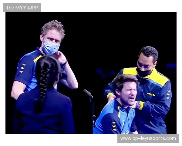 世界冠军笑着退赛